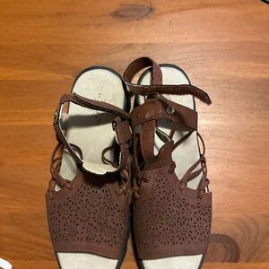 JBU Women's Brown Sandals